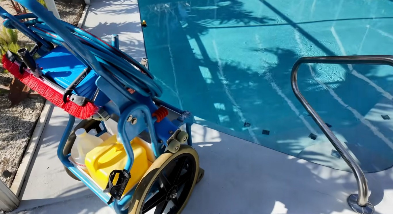 Professional pool cleaning equipment and technicians in Miami Gardens, FL